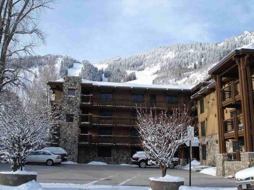 Aparthotel Lift One Condominiums