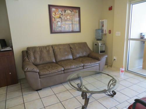 Motel Travelstar Inn & Suites