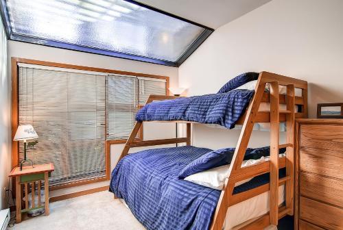 Apartamento Two-bedroom River Glen Condo 105a