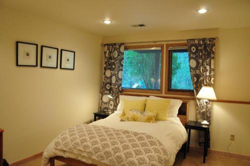 Bald Mountain Road Holiday Home 3647