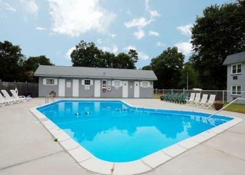 Hotel Econo Lodge Inn & Suites Windsor