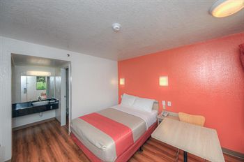 Motel 6 Bradenton