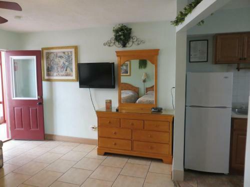 Silver Sands Motel