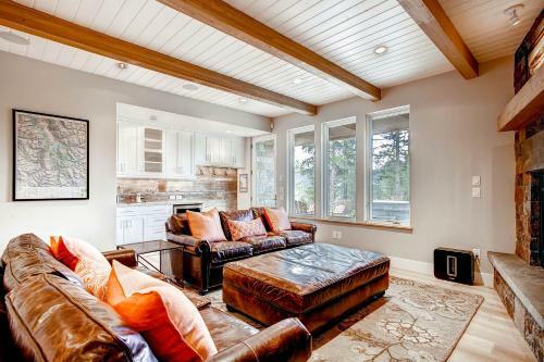 Sunrise Ski Haus