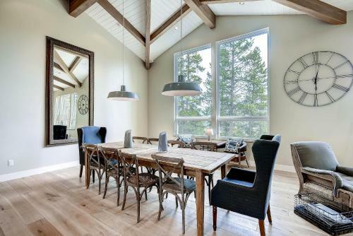 Sunrise Ski Haus