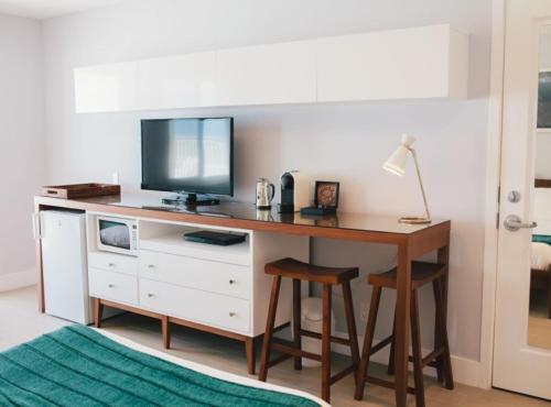 Tides Inn Hotel