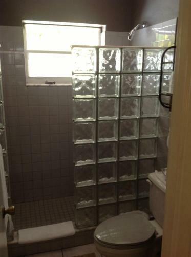 Hostal Coral Reef Guesthouse
