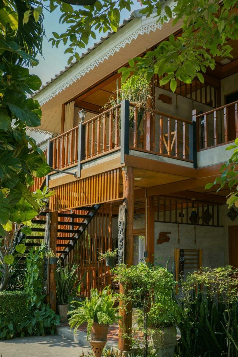 Hotel Buri Gallery House And Resort