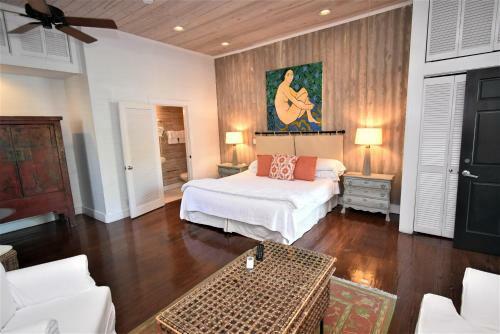 Posada Simonton Court