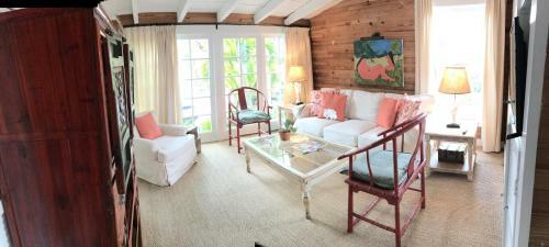 Posada Simonton Court