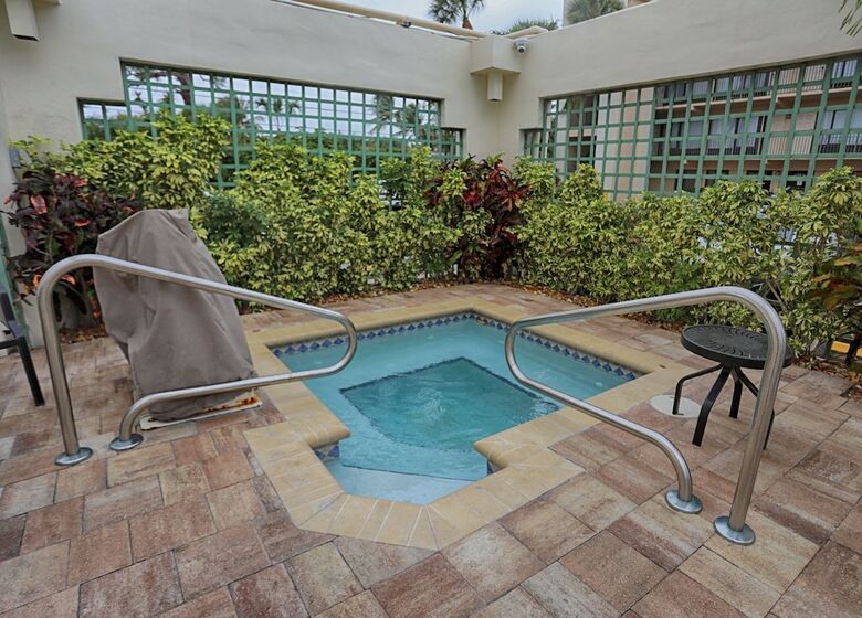 Boca Raton Plaza Hotel