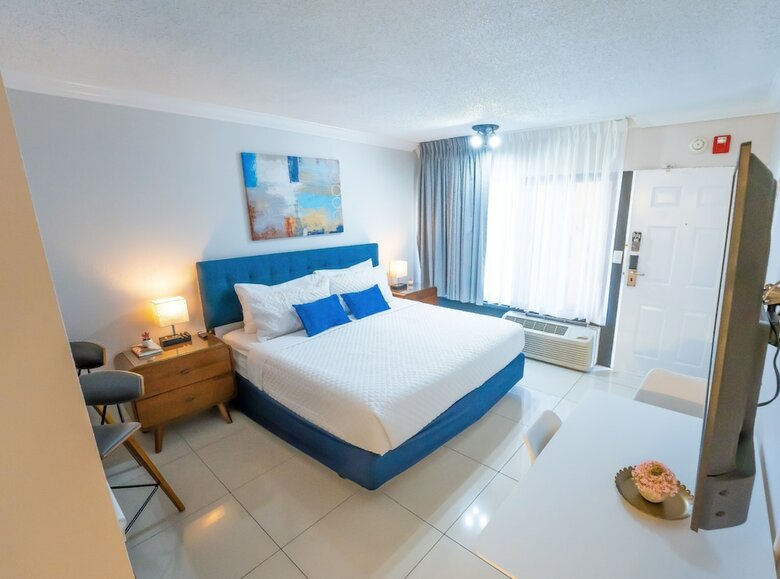 Boca Raton Plaza Hotel