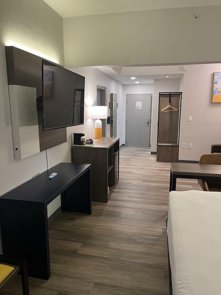 Hotel Comfort Suites