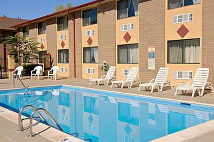 Hotel Super 8 Motel