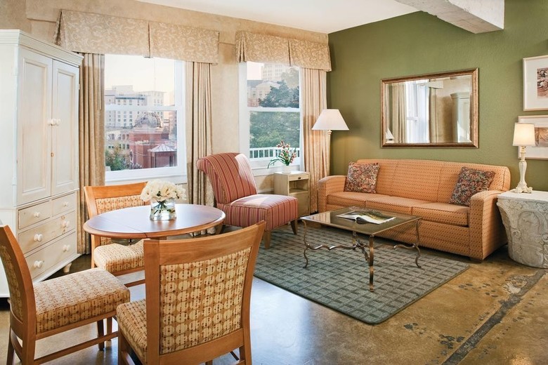 Hotel Wyndham Riverside Suites
