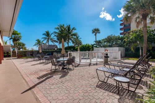 Hotel La Costa Beach Club