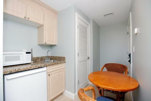 Hotel Boardwalk Beach Resort By Panhandle Getaways