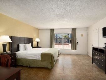 Motel Days Inn St Pete North