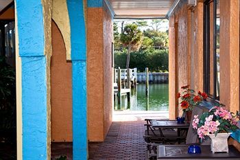Hotel Bayview Plaza Waterfront Resort