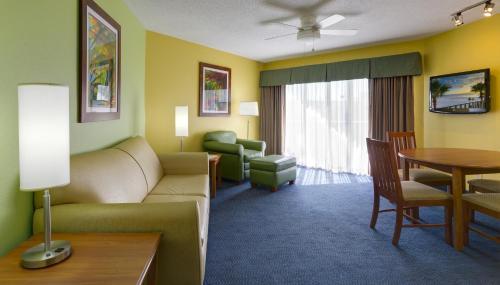 Hotel Alden Suites - A Beachfront Resort
