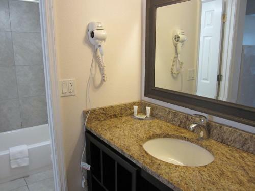 Hotel Lantern Inn & Suites - Sarasota