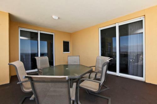 Hotel Sterling Reef Beach Resort
