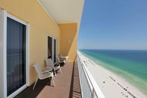 Hotel Sterling Reef Beach Resort