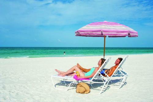Hotel Sandcastle Resort At Lido Beach