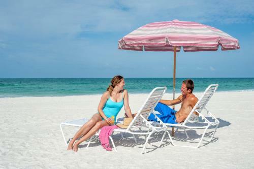 Hotel Sandcastle Resort At Lido Beach