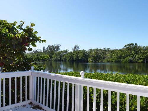 Hotel Siesta Key Bungalows