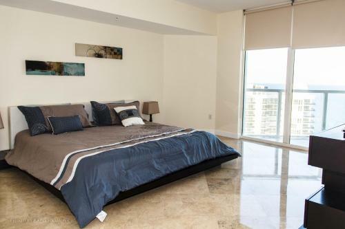Apartamentos La Perla Condominium On The Beach