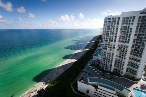 Apartamentos La Perla Condominium On The Beach
