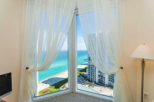 Apartamentos La Perla Condominium On The Beach