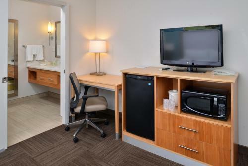 Holiday Inn Hotel & Suites Tampa North