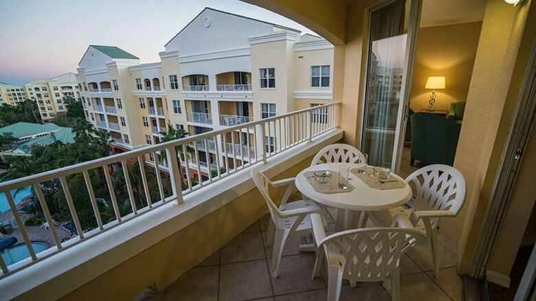 Hotel Vacation Village At Weston