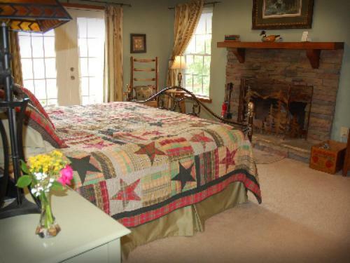 Long Mountain Lodge Bed & Breakfast