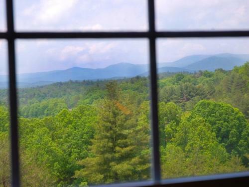 Long Mountain Lodge Bed & Breakfast