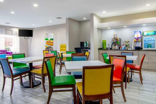 Motel Fairbridge Inn Express