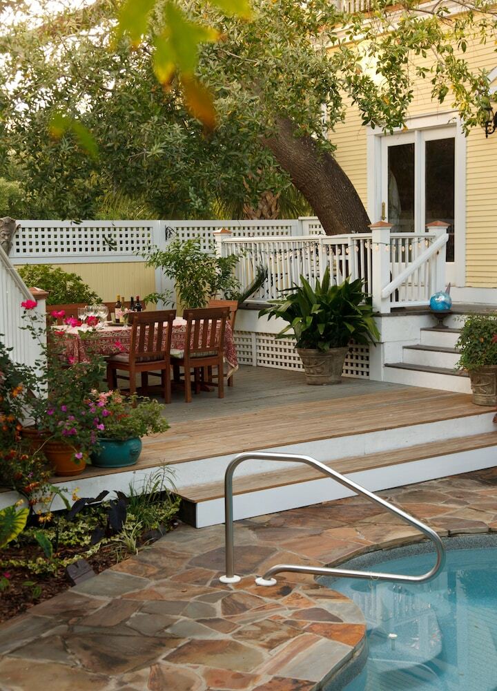 Bed & Breakfast Azalea Inn And Villas