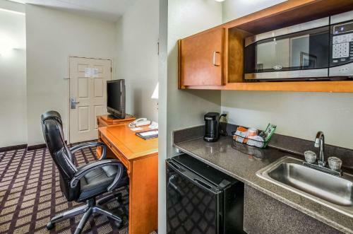 Hotel Clarion Suites Savannah