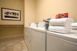 Hotel Country Inn & Suites