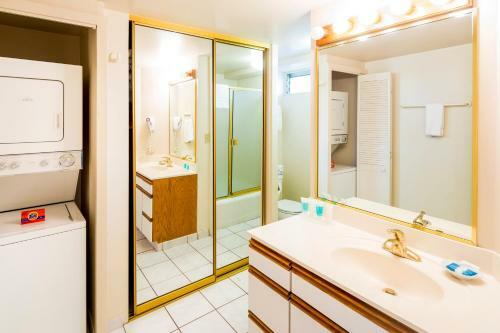 Aparthotel Castle Waikiki Shore Beachfront Condominiums