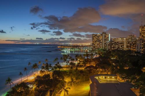 Aparthotel Castle Waikiki Shore Beachfront Condominiums