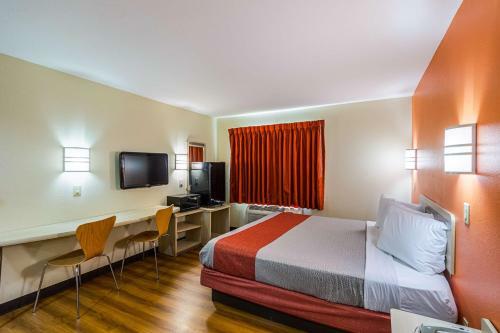 Motel 6 - Urbana