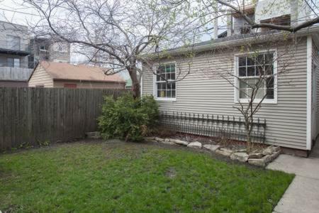 2142 West Walton Apartment