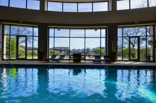 Delta Hotels By Marriott Chicago North Shore Suites