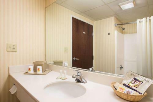 Hotel Super 8 By Wyndham Grayville
