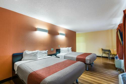 Hotel Motel 6 Libertyville