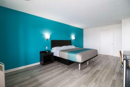 Motel 6 Metropolis