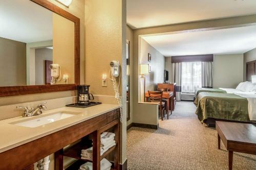 Hotel Quality Inn & Suites